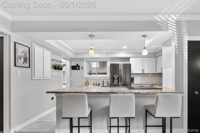 1118 W Elmwood Avenue, Clawson, MI 48017