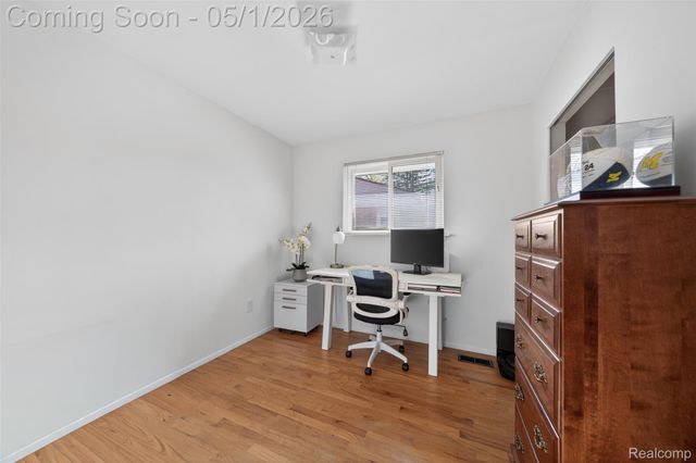 1118 W Elmwood Avenue, Clawson, MI 48017