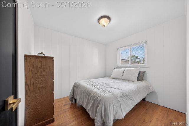 1118 W Elmwood Avenue, Clawson, MI 48017