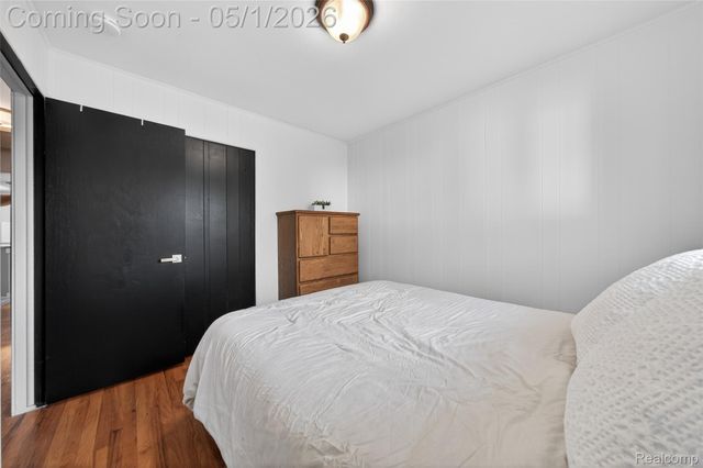 1118 W Elmwood Avenue, Clawson, MI 48017
