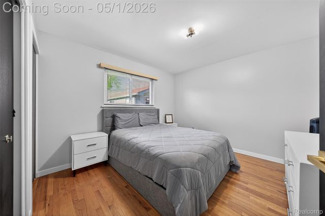 1118 W Elmwood Avenue, Clawson, MI 48017