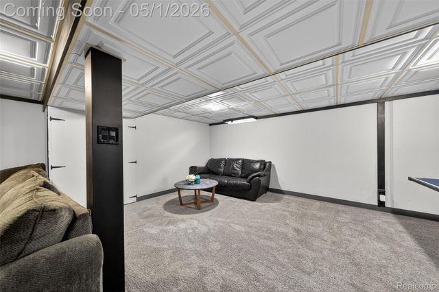 1118 W Elmwood Avenue, Clawson, MI 48017