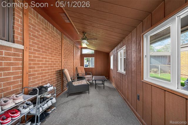 1118 W Elmwood Avenue, Clawson, MI 48017
