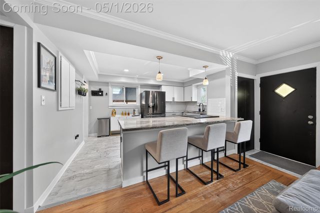 1118 W Elmwood Avenue, Clawson, MI 48017