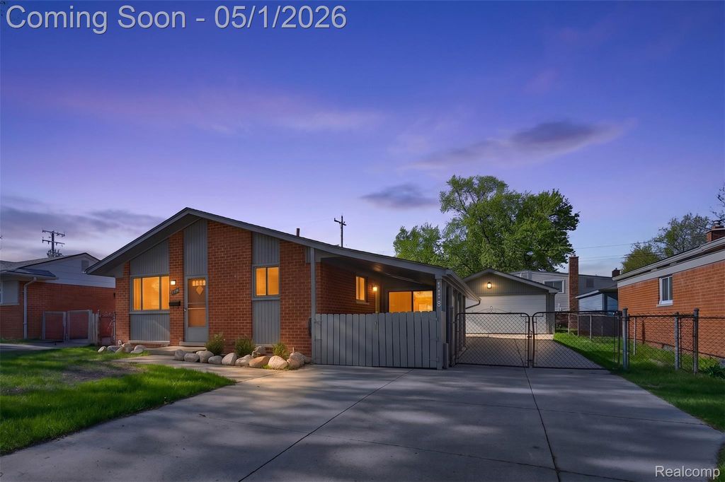 1118 W Elmwood Avenue, Clawson, MI 48017
