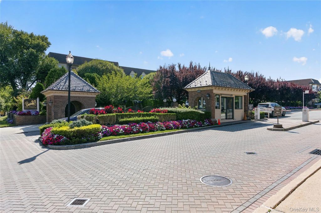20550 Brian Crescent 1076, Bayside, NY 11360 — exterior