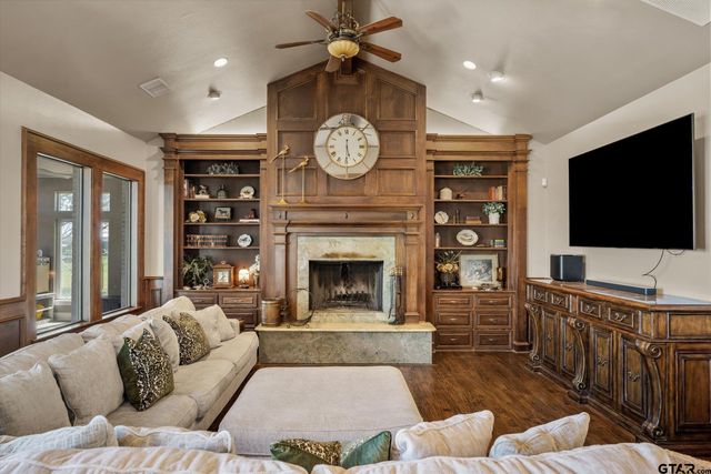 2201 E FM 813, Ennis, TX 75119