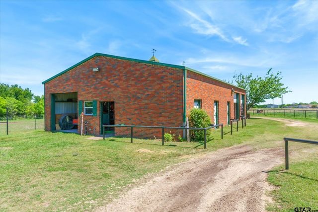 2201 E FM 813, Ennis, TX 75119