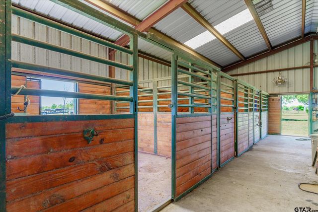 2201 E FM 813, Ennis, TX 75119
