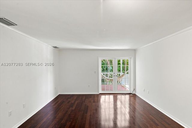 6473 Sunset Dr, South Miami, FL 33143