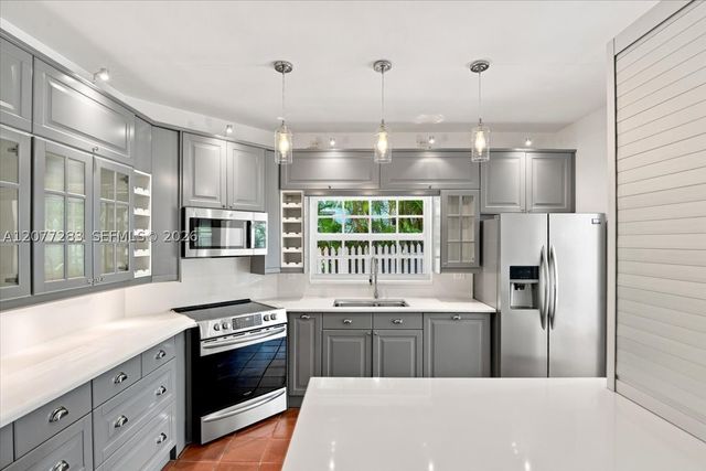 6473 Sunset Dr, South Miami, FL 33143