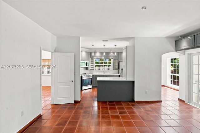 6473 Sunset Dr, South Miami, FL 33143