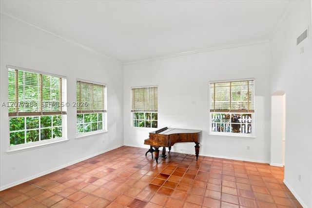 6473 Sunset Dr, South Miami, FL 33143