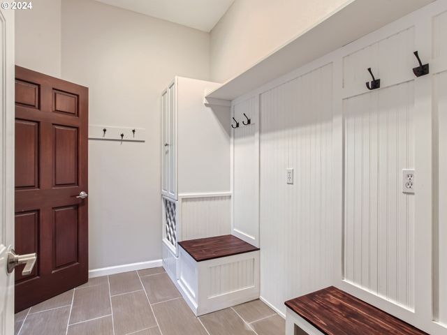 8534 Nw TIMBER RIDGE Ct, Portland, OR 97229