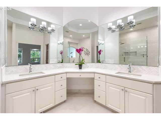8534 Nw TIMBER RIDGE Ct, Portland, OR 97229