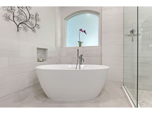 8534 Nw TIMBER RIDGE Ct, Portland, OR 97229