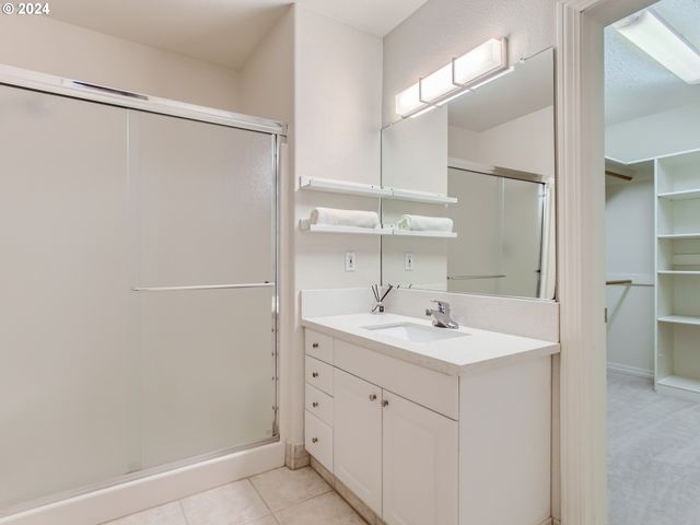 8534 Nw TIMBER RIDGE Ct, Portland, OR 97229