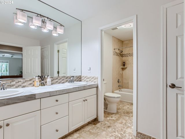 8534 Nw TIMBER RIDGE Ct, Portland, OR 97229