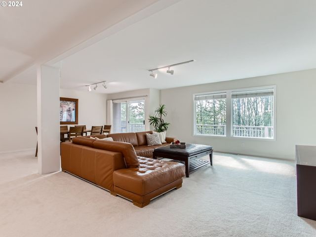 8534 Nw TIMBER RIDGE Ct, Portland, OR 97229