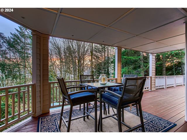8534 Nw TIMBER RIDGE Ct, Portland, OR 97229