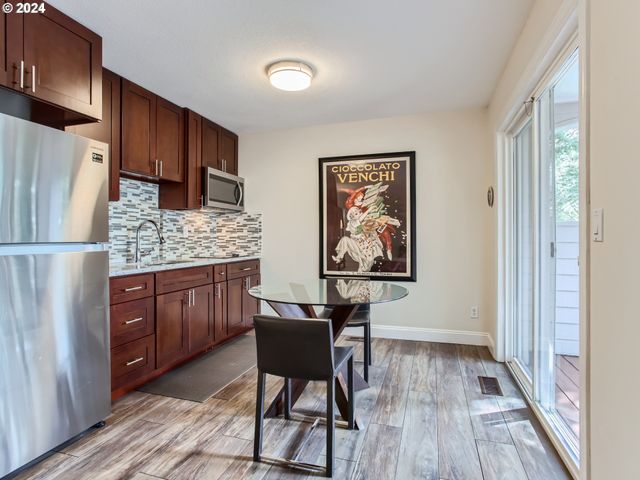 8534 Nw TIMBER RIDGE Ct, Portland, OR 97229