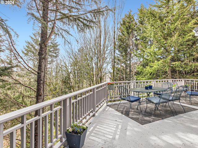 8534 Nw TIMBER RIDGE Ct, Portland, OR 97229