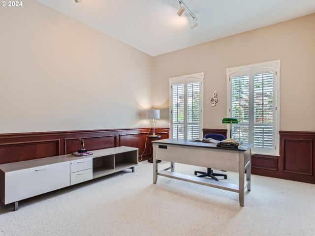 8534 Nw TIMBER RIDGE Ct, Portland, OR 97229