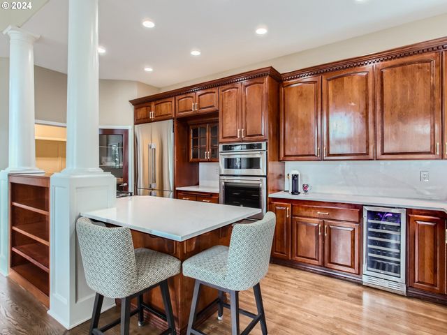 8534 Nw TIMBER RIDGE Ct, Portland, OR 97229