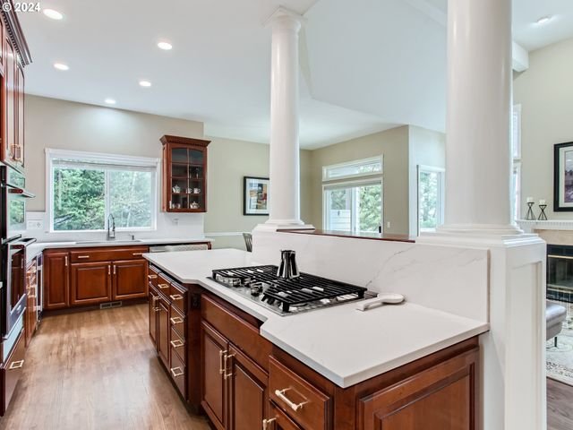 8534 Nw TIMBER RIDGE Ct, Portland, OR 97229