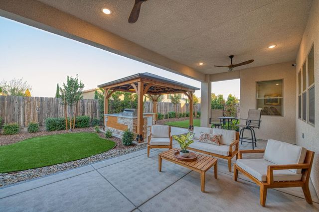11114 N Via Rimini Drive, Fresno, CA 93730