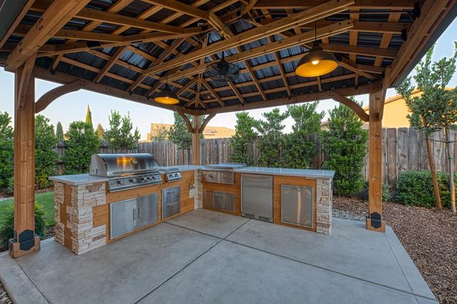 11114 N Via Rimini Drive, Fresno, CA 93730