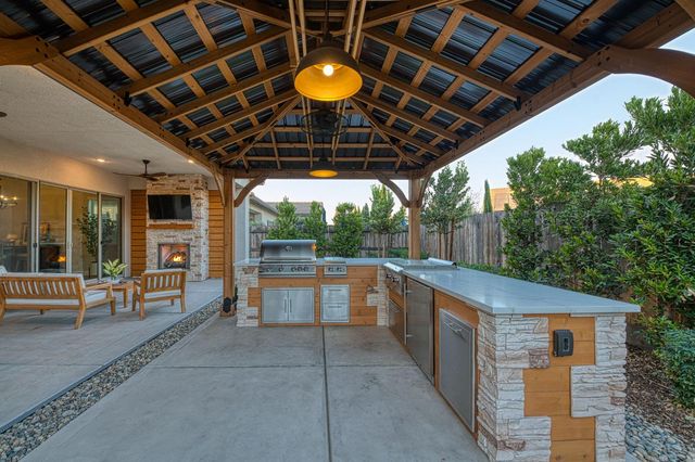 11114 N Via Rimini Drive, Fresno, CA 93730