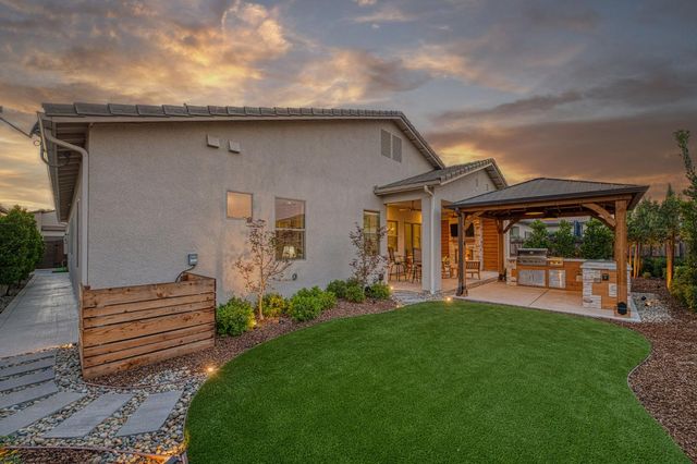 11114 N Via Rimini Drive, Fresno, CA 93730