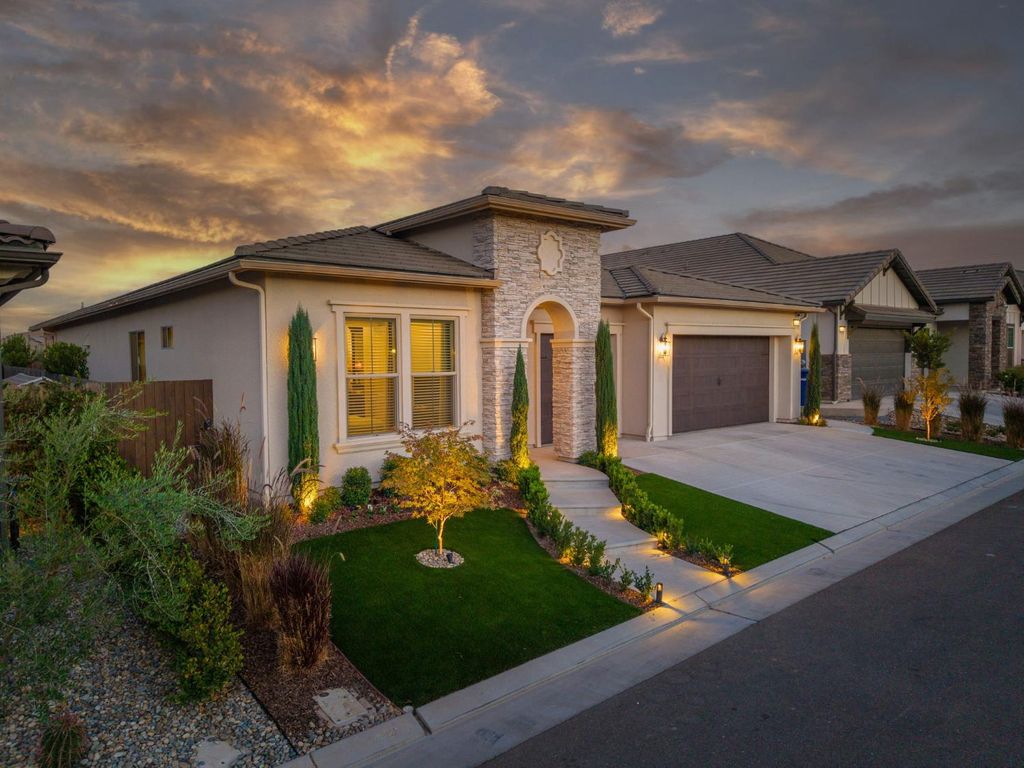 Image 1 of property listing at 11114 N Via Rimini Drive, Fresno, CA 93730