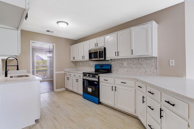 1937 ADA LN, Memphis, TN 38016