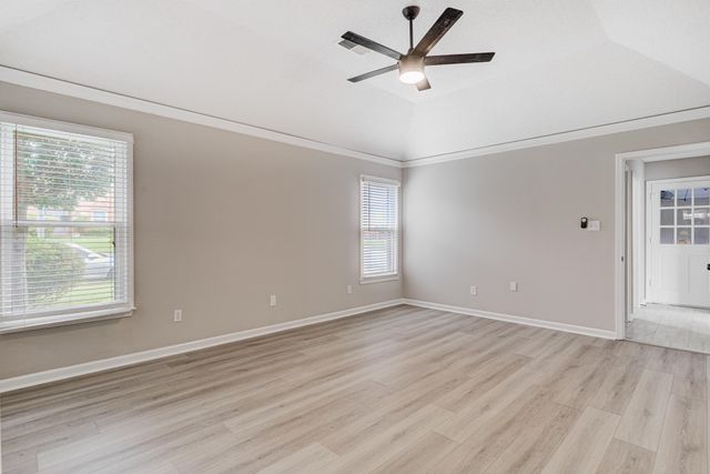 1937 ADA LN, Memphis, TN 38016