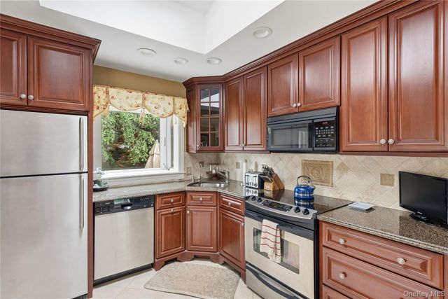 350 Columbus Avenue, West Babylon, NY 11704
