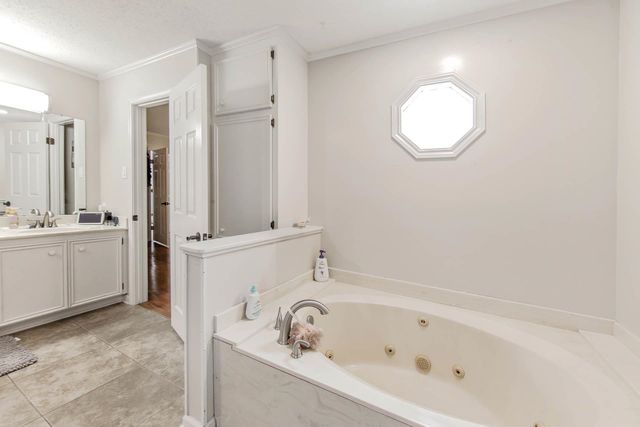 305 Chantilly Drive, Houma, LA 70360
