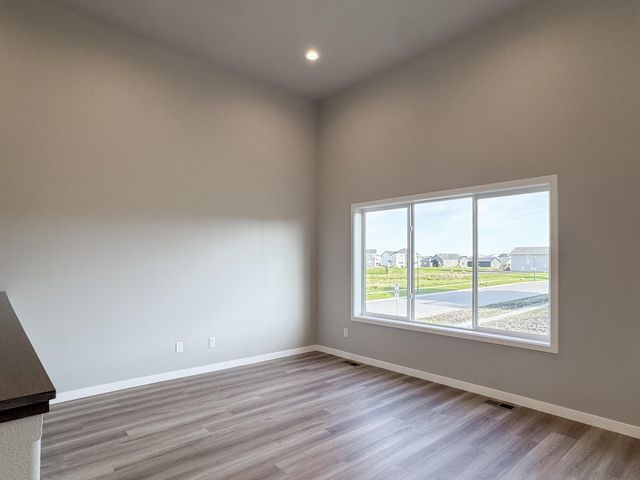 1105 Jill Drive W, West Fargo, ND 58078