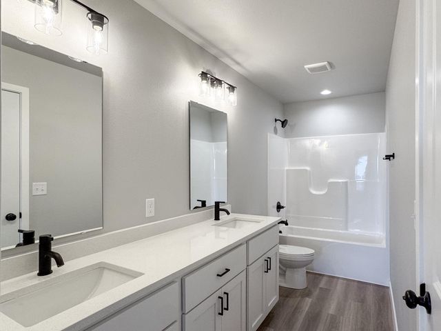 1105 Jill Drive W, West Fargo, ND 58078