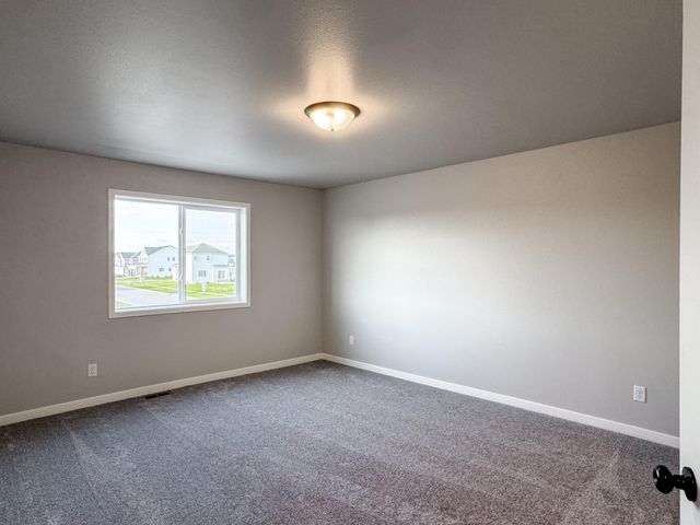 1105 Jill Drive W, West Fargo, ND 58078