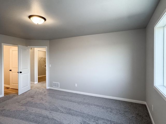 1105 Jill Drive W, West Fargo, ND 58078