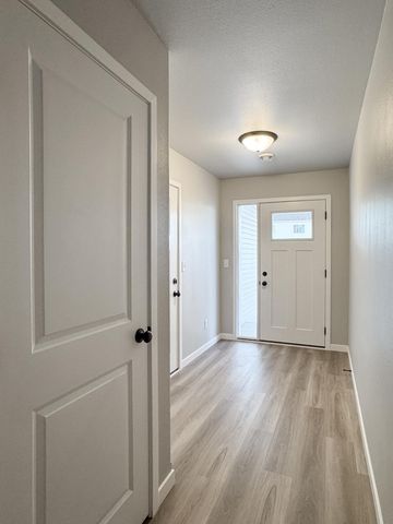 1105 Jill Drive W, West Fargo, ND 58078