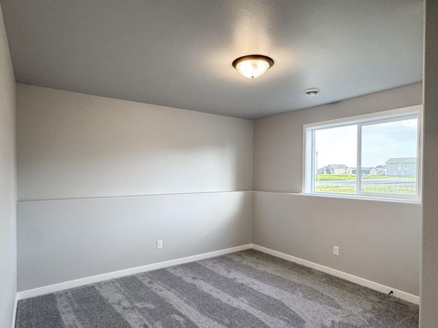 1105 Jill Drive W, West Fargo, ND 58078