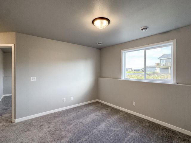 1105 Jill Drive W, West Fargo, ND 58078