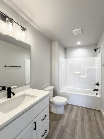 1105 Jill Drive W, West Fargo, ND 58078