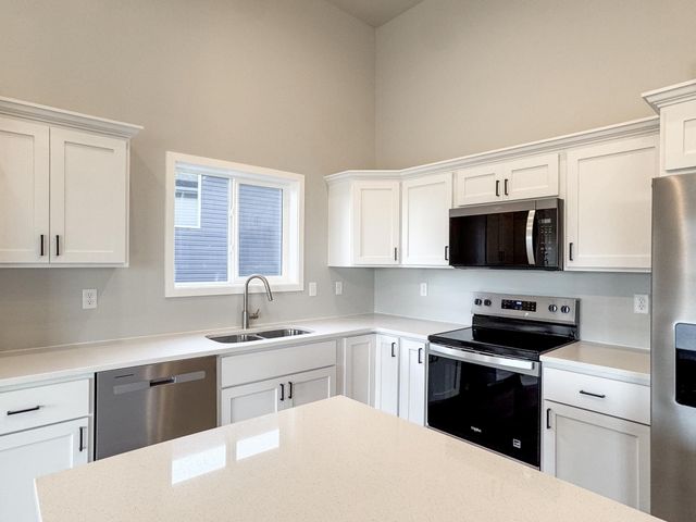 1105 Jill Drive W, West Fargo, ND 58078