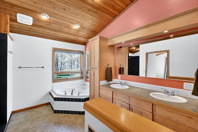 22910 N Perry Rd, Colbert, WA 99005