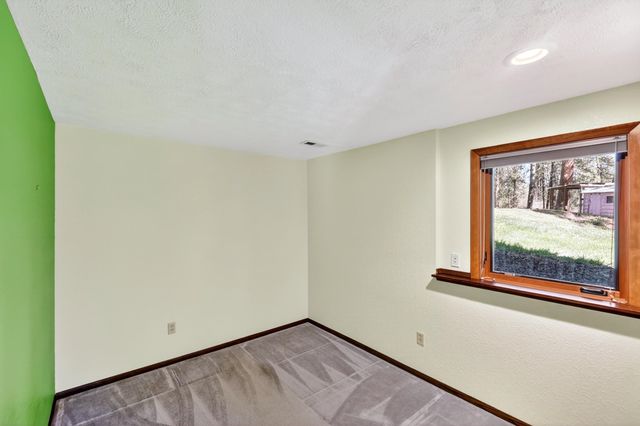 22910 N Perry Rd, Colbert, WA 99005