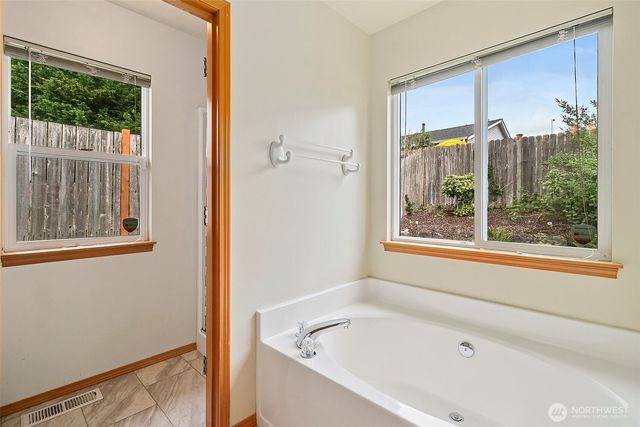 24322 117th Avenue SE, Kent, WA 98030